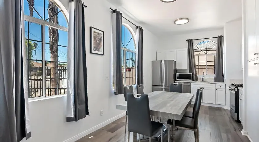 4 bed 2bath apartment near universal studio hollywood sleep 7 - Image 1