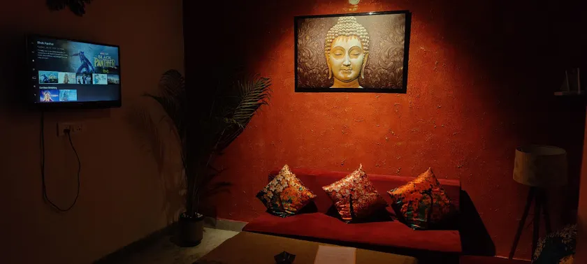 Couple Friendly Good Vibes Apartment near Airport - Image 1
