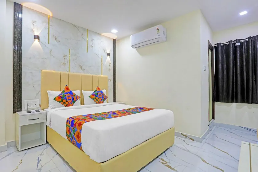 Hotel Vamsee Empire - Image 1