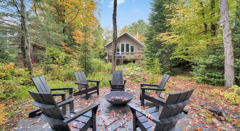 Muskoka Waterfront Cottage with Canoes and Fire Pit - Image 1