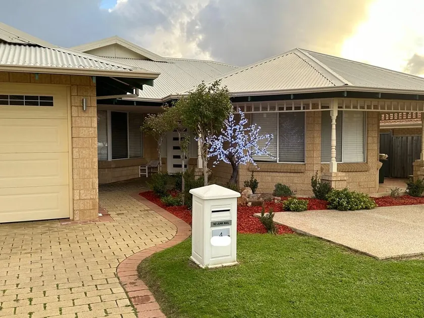 Spacious bright home close to shops and cafe's - Image 1