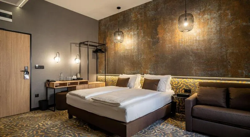 URBAN HOTEL - Image 1
