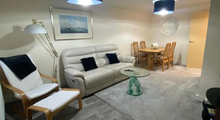 Lovely 2 bedroom apartment near Crosby beach - Image 1