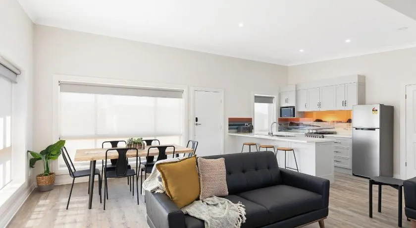 Luxury Apartments and Motel Rooms - Free Wifi - Close To Beach - Image 1