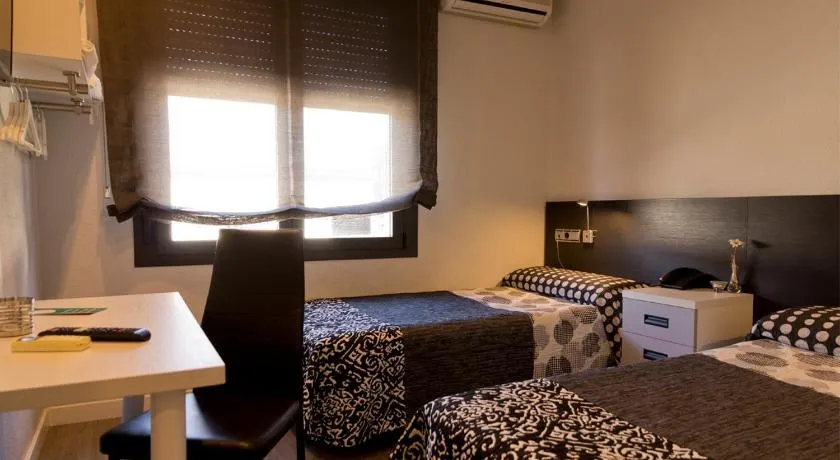Hostal Plaza - Image 1