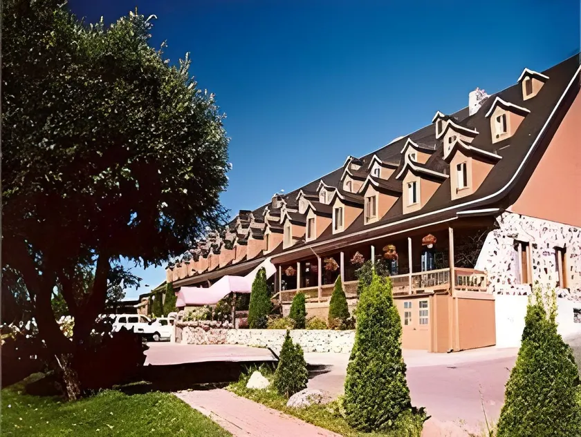 Hotel Cap-aux-Pierres - Image 1