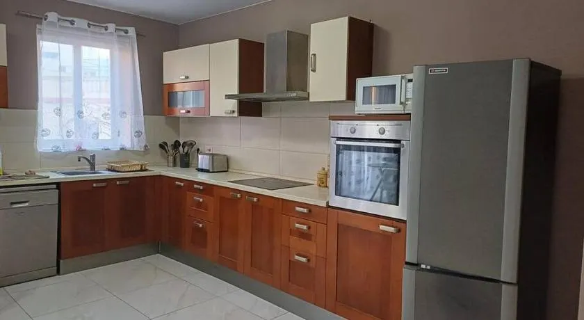 Large 3 bedroom - central Bugibba - Image 1