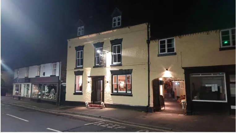 The White Lion Inn - Image 1
