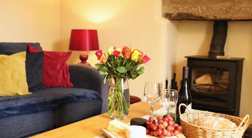 Pet-Friendly Logburner Horse Stable Views - Image 1