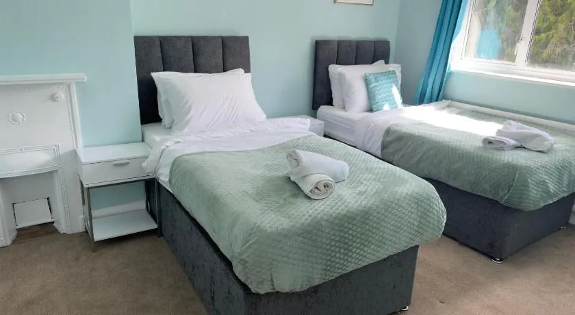 2 bedroom house with free Parking, Aylesbury, Johns st - Image 1