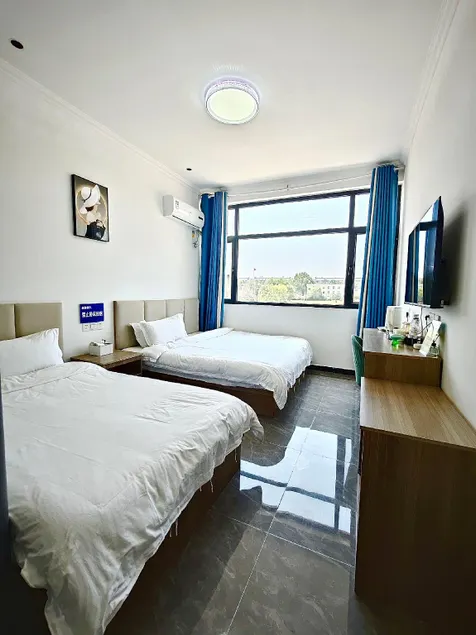 Luming Homestay (Weishan Lake Branch) - Image 1