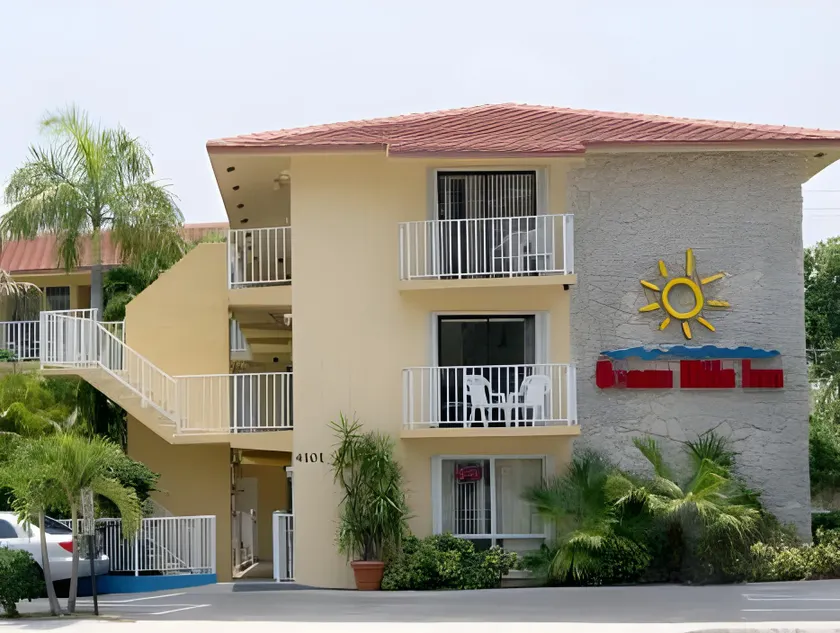 Ocean Mile Hotel - Image 1
