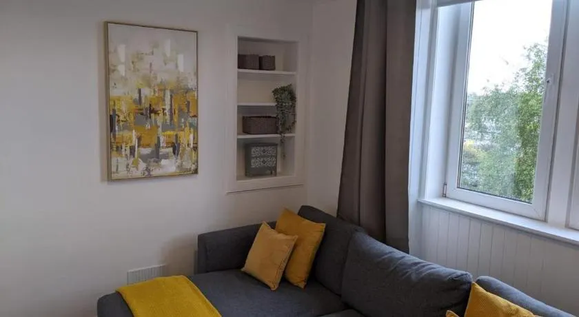 Glenclova - No 5 Bellyeoman, bright two bedroom apartment - Image 1