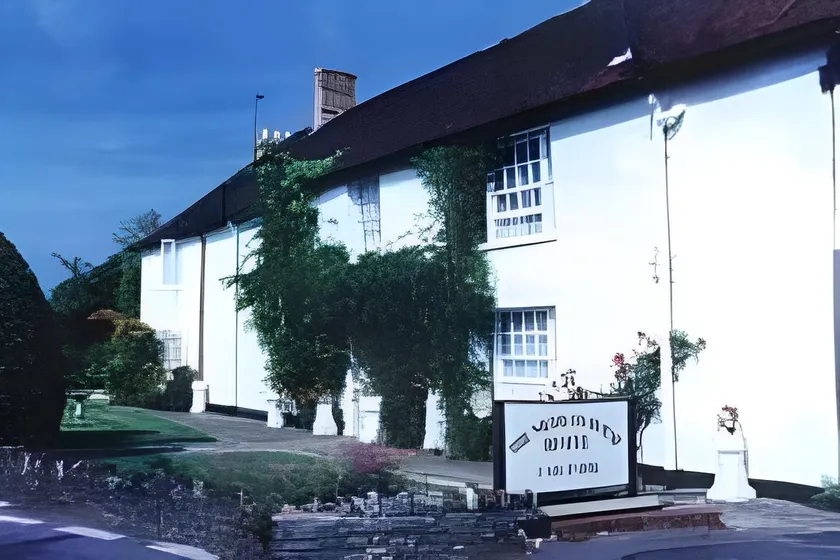 Meryan House Hotel - Image 1