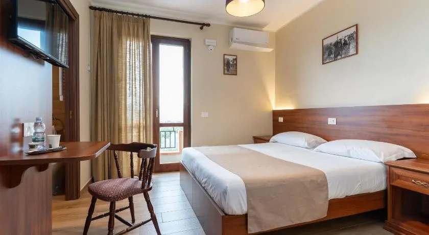 B&B Gusto West - Image 1