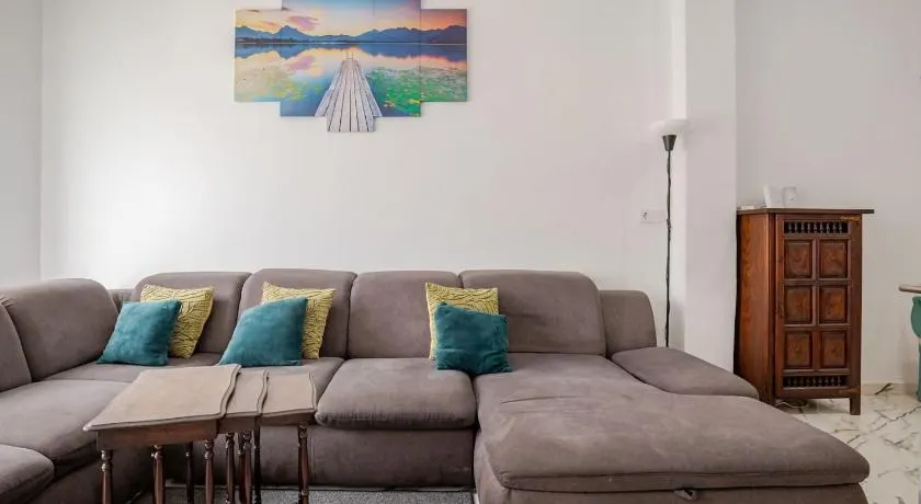 Apartamento con aire A y parking gratis - Image 1