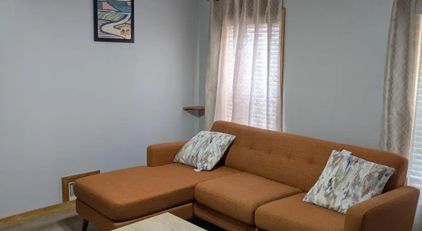 Cozy 2-Bed Room Apartment - Image 1