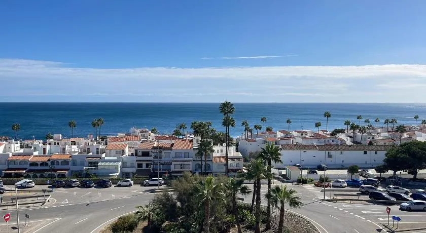 Precioso ático, nuevo, a 50m de la playa, Manilva - Image 1