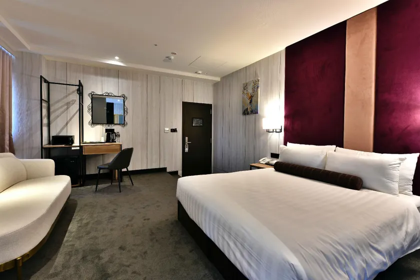 Mayer Inn - Image 1