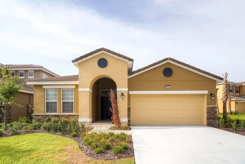 Pool Home Great Location Close To Disney 5 Bedroom Home by RedAwning - Image 1