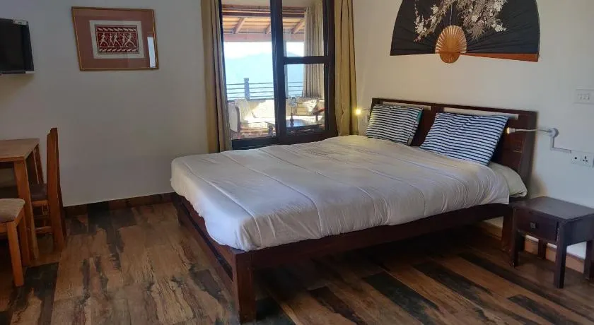 SnowPeak Villa 3-BHK Pet-friendly Hideaway with Hill Views - Image 1