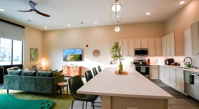 Peridot Suite - NEW 2bdrm 2bath Loft near Mass! - Image 1