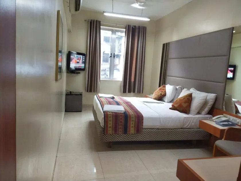 Empire Hotel - Image 1