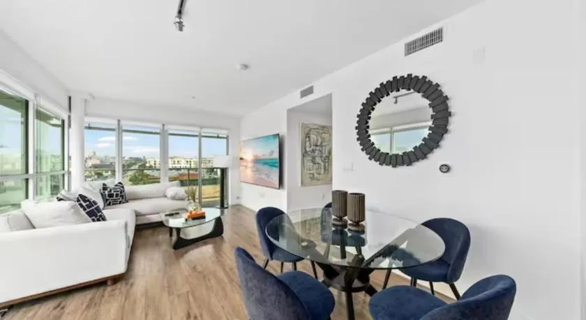 Amber Drift - Santa Monica 2BR Penthouse Ocean views - Image 1