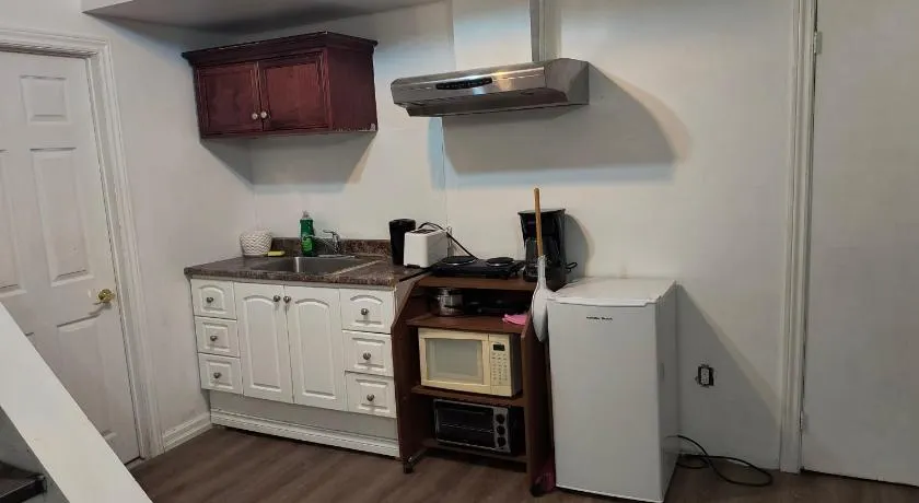 Cozy Bachelor Apartment at Trillium - Image 1