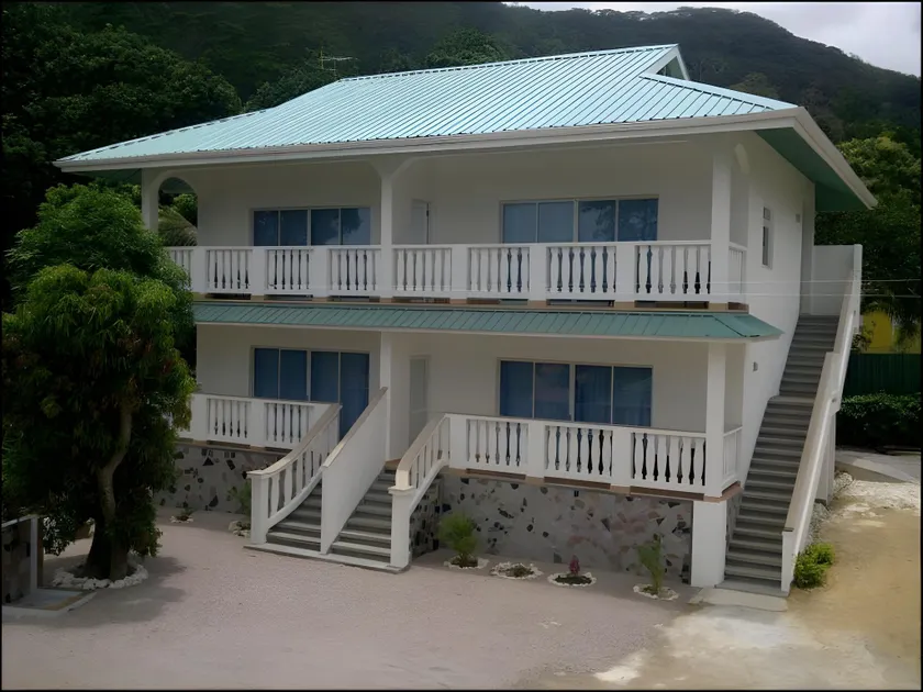 Divers Lodge Guest House - Image 1