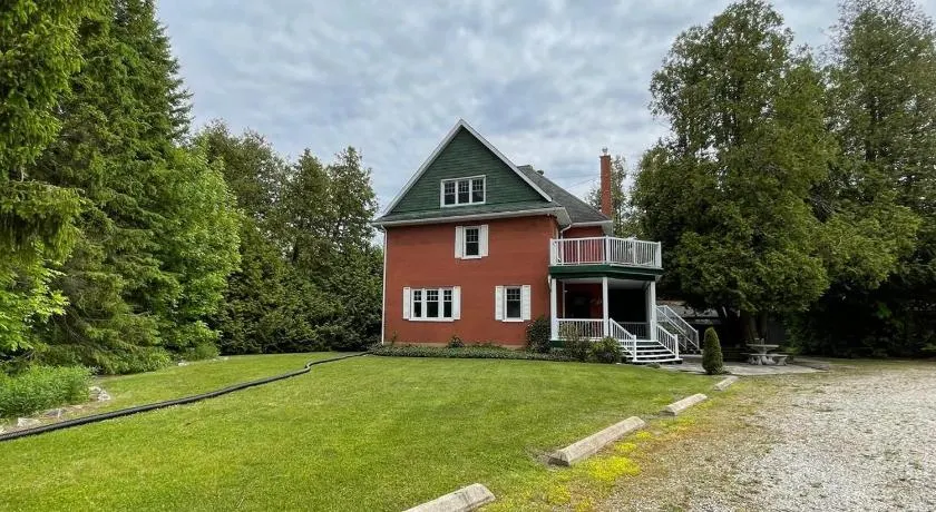 Cedar Garden Cottages - Image 1