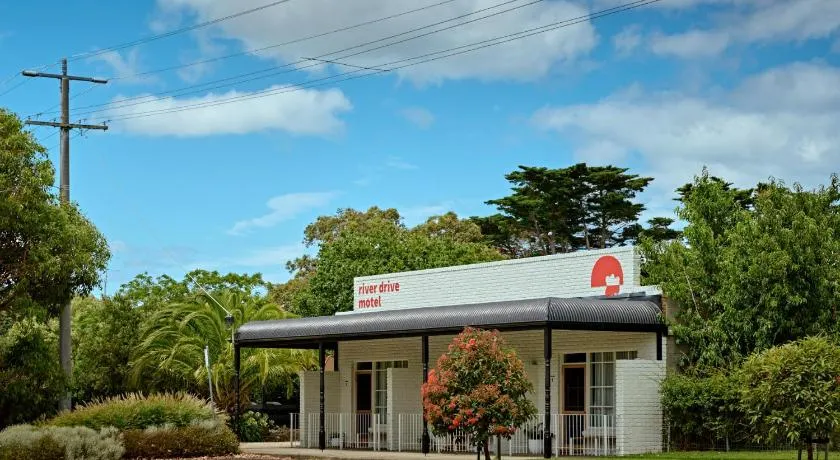 River Drive Motel - Image 1