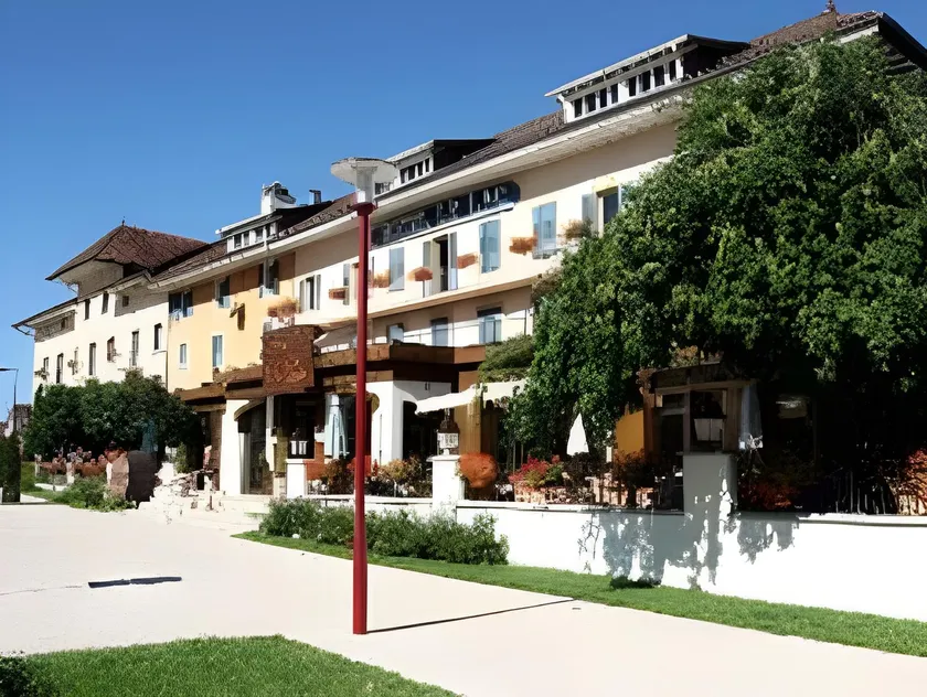 Hôtel-Restaurant Le Lac - Image 1