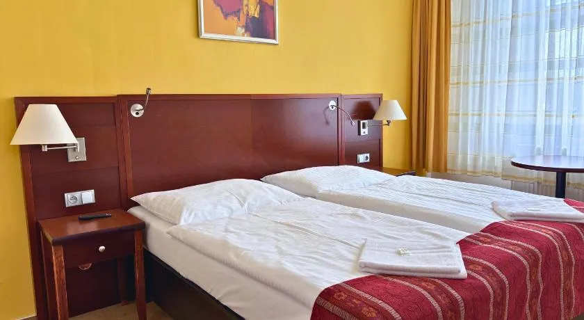Hotel ZRUČ - Image 1