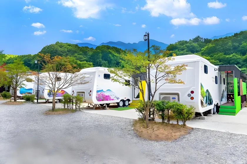 Muju Gucheondong Caravan - Image 1