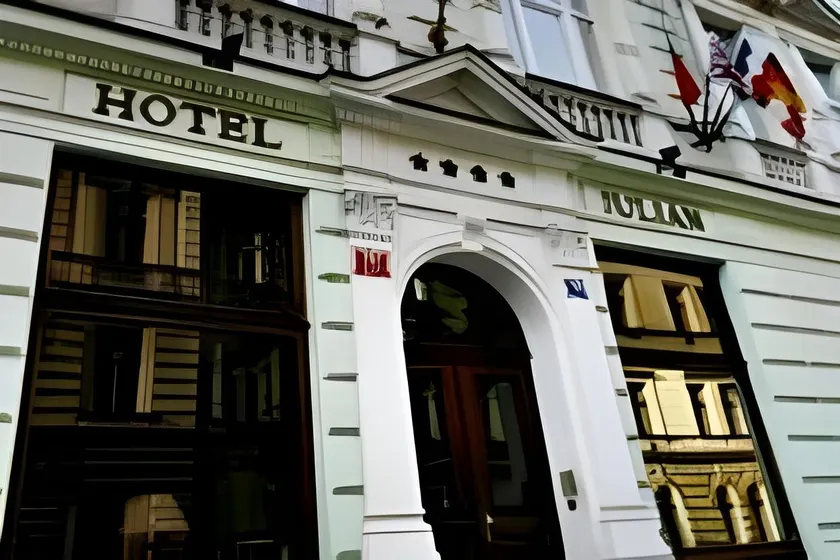 Hotel Julian - Image 1