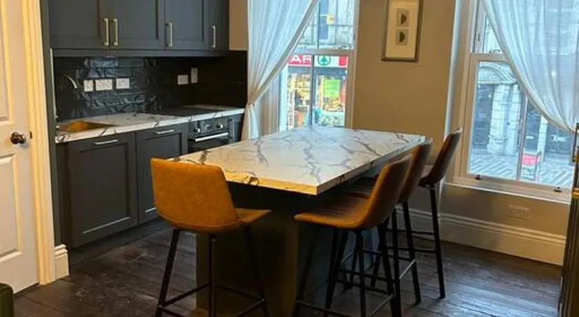 Patrick Street Townhouse - Image 1