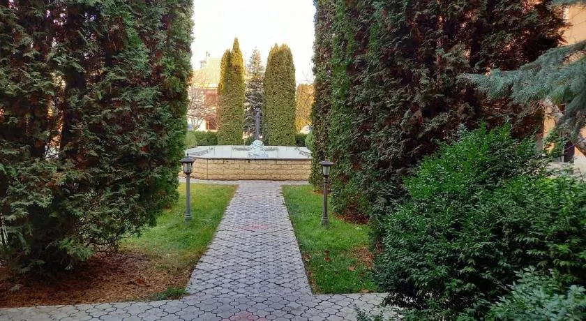 Jrvej Plaza - Image 1