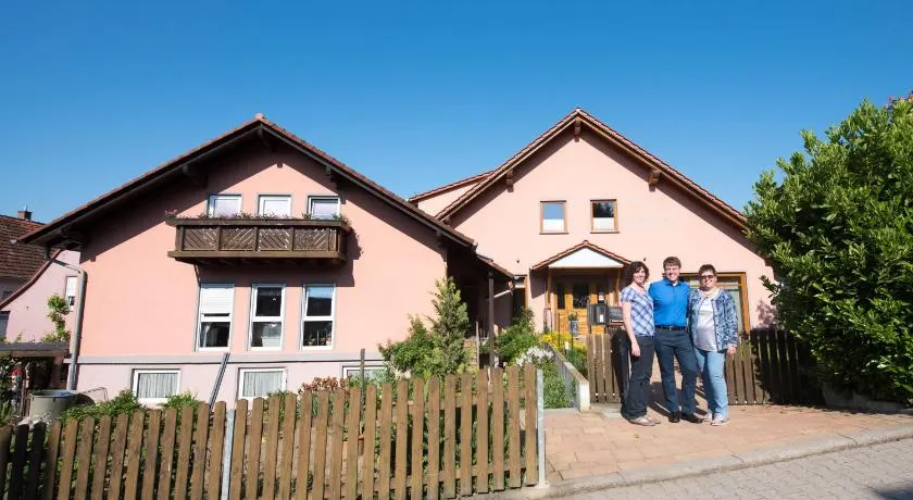 Weingut und Gästehaus Wetzler - Image 1