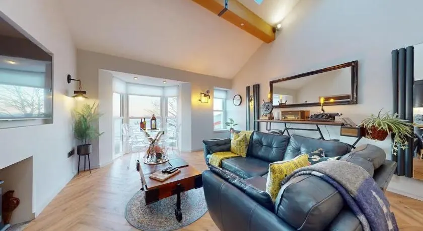 Mumbles Cottage & Stunning Ocean Views - Sleeps 4 - Image 1