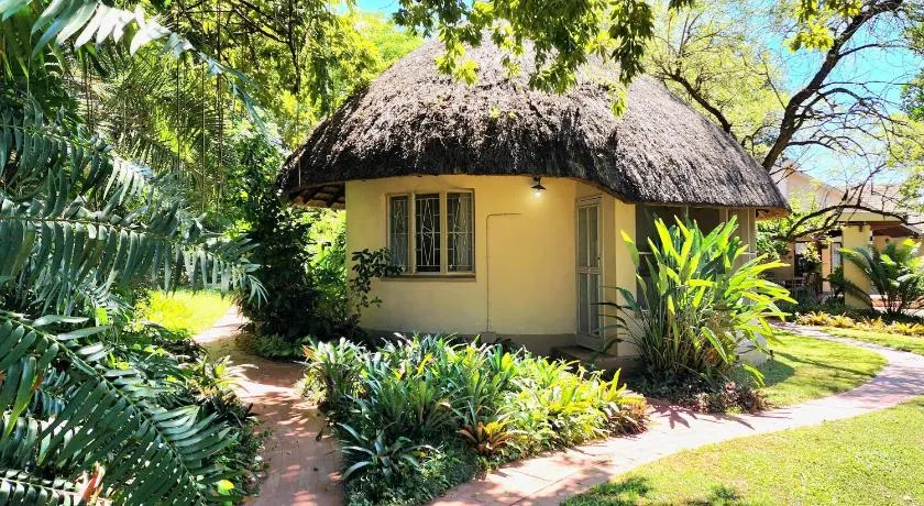Kiaat Bungalows - Image 1