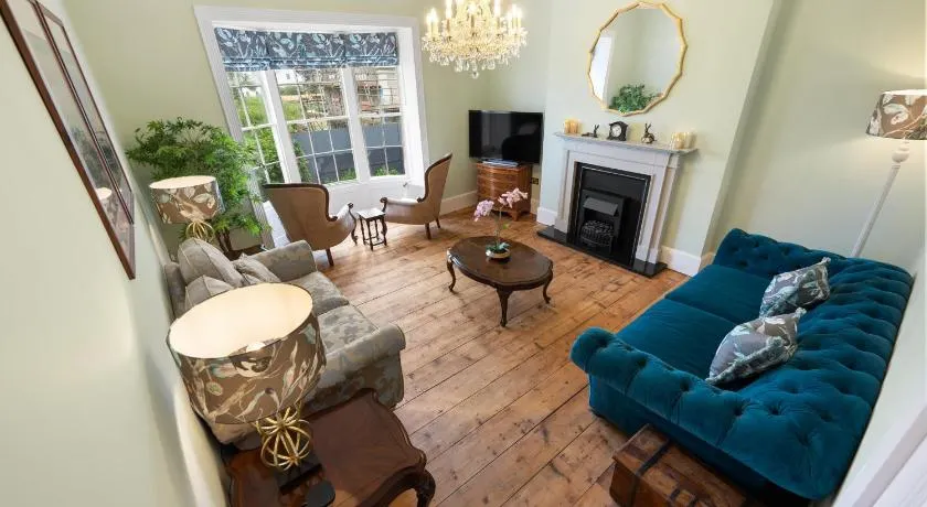 2 Seaside Bedroom home, Garden, 6 guests, Parking, Contractors-Families welcome - Image 1