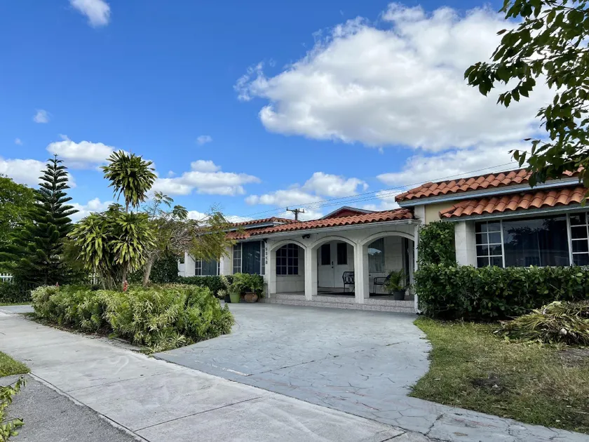 Beautiful And Comfortable Home and studios   - Image 1