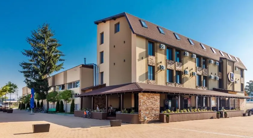 YMY HOTELS Târgu Jiu - Image 1