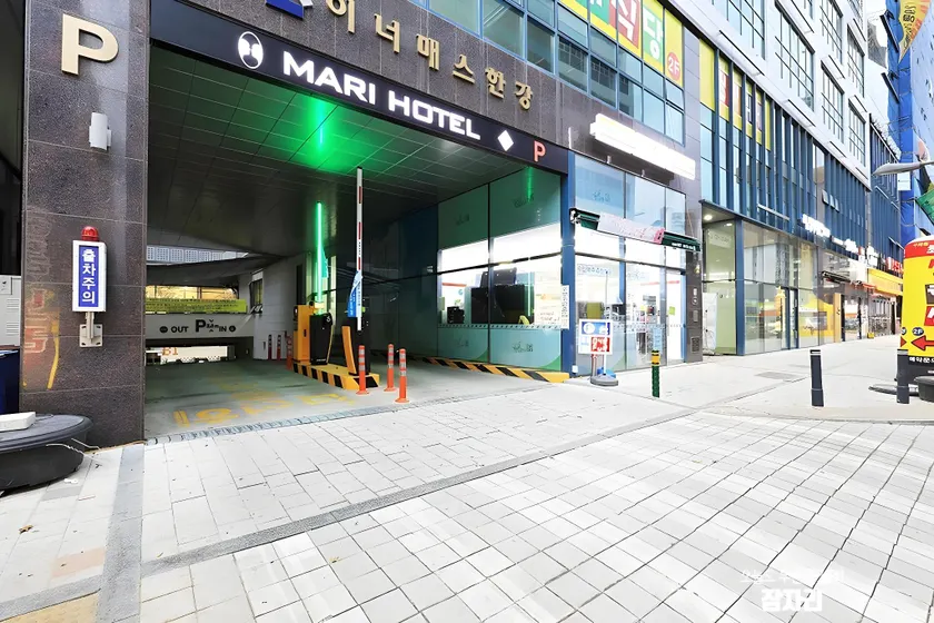 Mari Hotel - Image 1