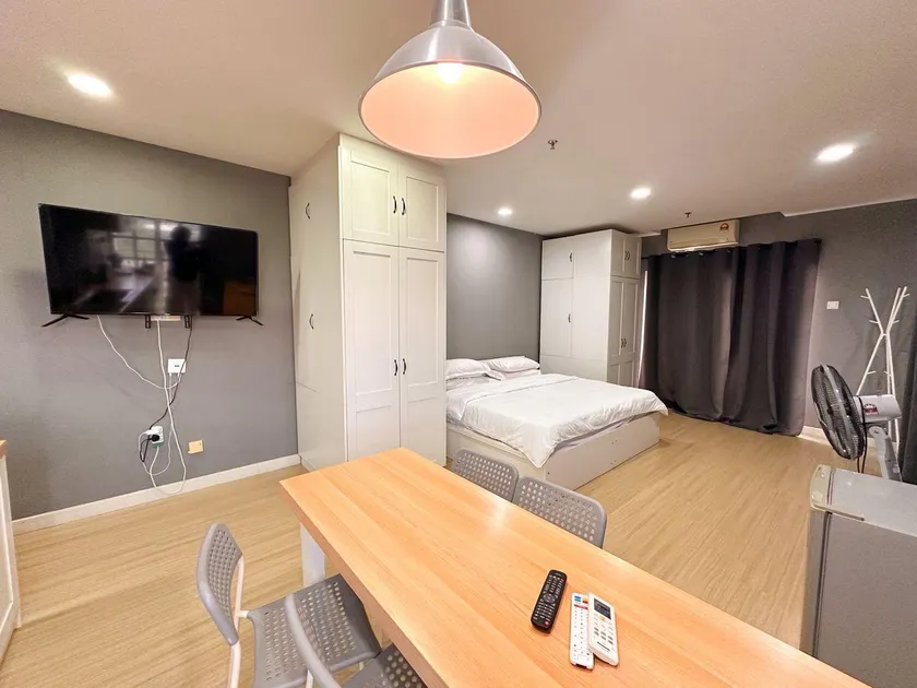 Champs Elysees Homestay Cerner Unit with Lake view - Image 1