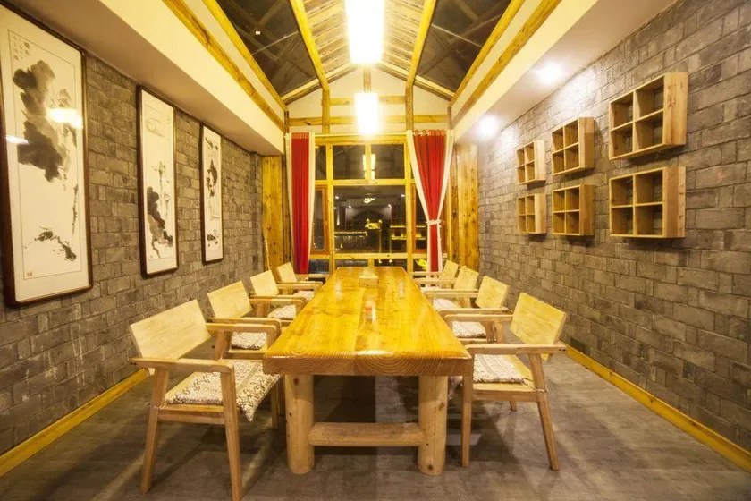 Hu'er Caowu Riverview Guesthouse - Image 1
