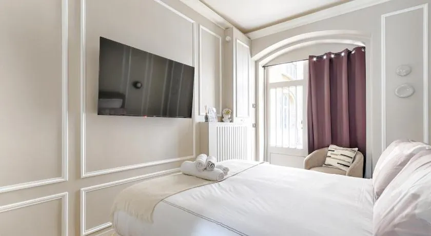 Luxury and Design Studio Invalides - Image 1