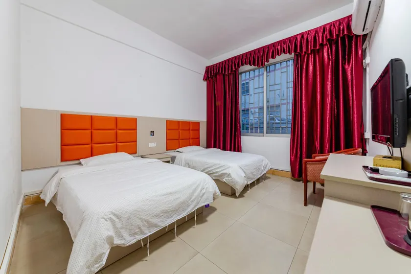 Xingbao Hotel - Image 1