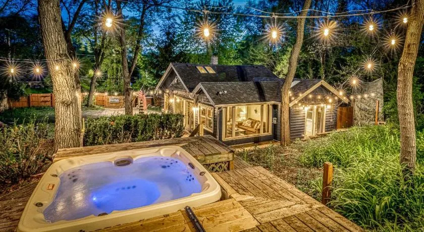 Secluded Fenced Cottage W Dune Top Hot Tub Near Hiking Dog Friendly - Image 1